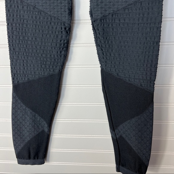 SPANX Look at Me Now Seamless Moto Leggings INDIGO SKY Size Small - Picture 4 of 10